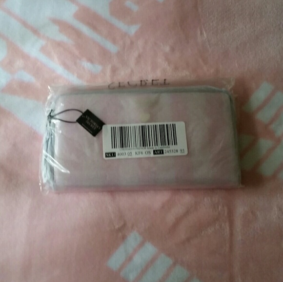 NEW! VS Signature Stripe Zip Wallet - Picture 7 of 7